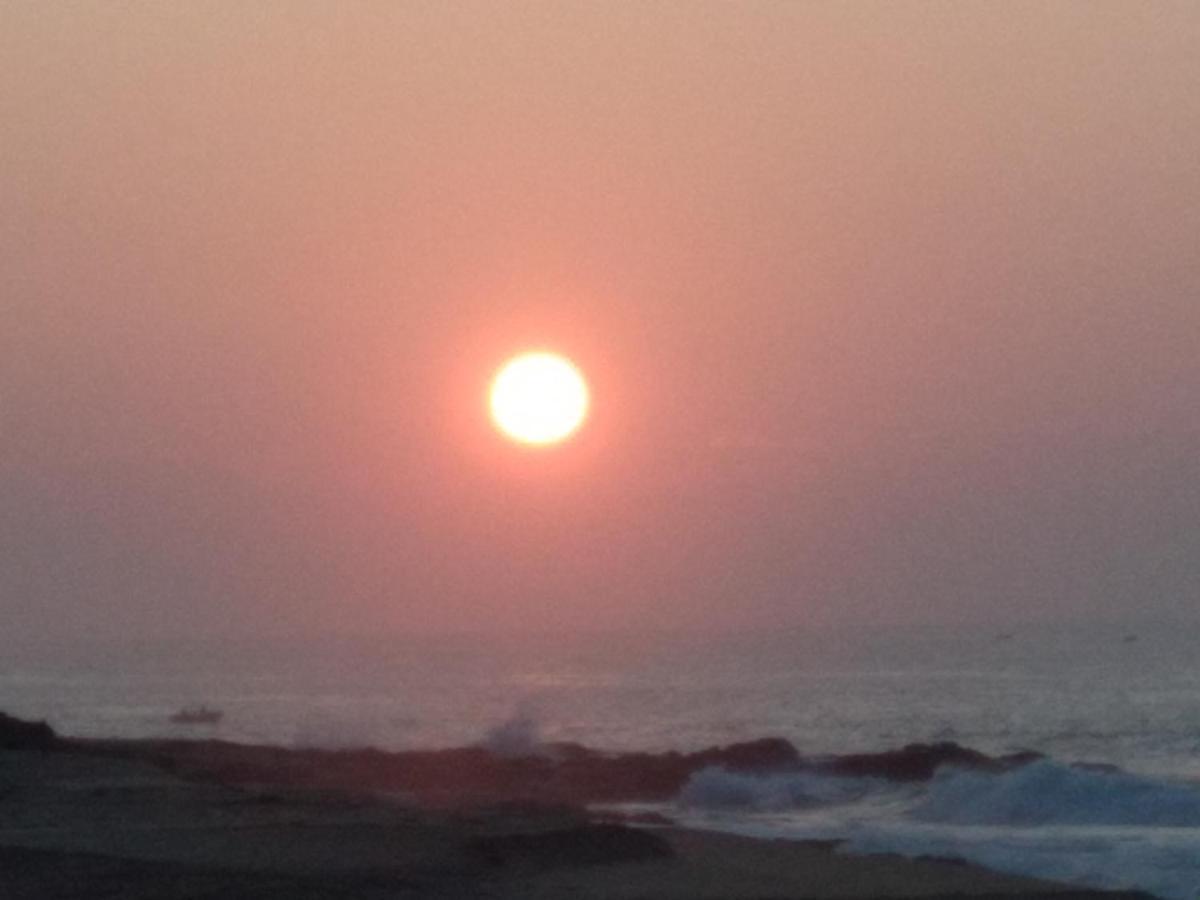 Happy Beach Guest House 함반토타 외부 사진
