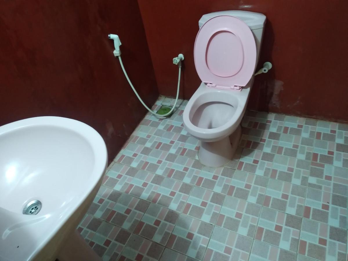 Happy Beach Guest House 함반토타 외부 사진